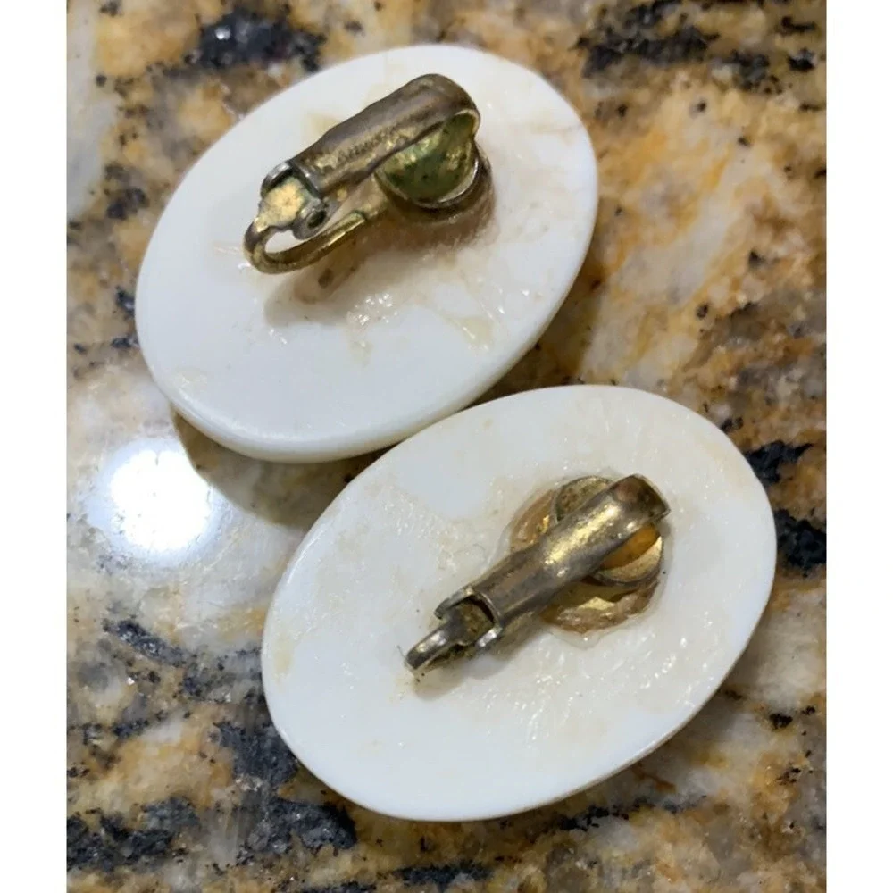 Vintage Multicolored Song Bird Plastic Pearlized Oval Clip Earrings